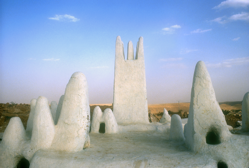 Graves in Melika-Haut/Tombes à Melika-Haut
Près de Ghardaïa, Mzab
Keywords: Melika haut;Mzab;Algérie;Melika haut Mzab;Sahara;photo ©Christine Prat