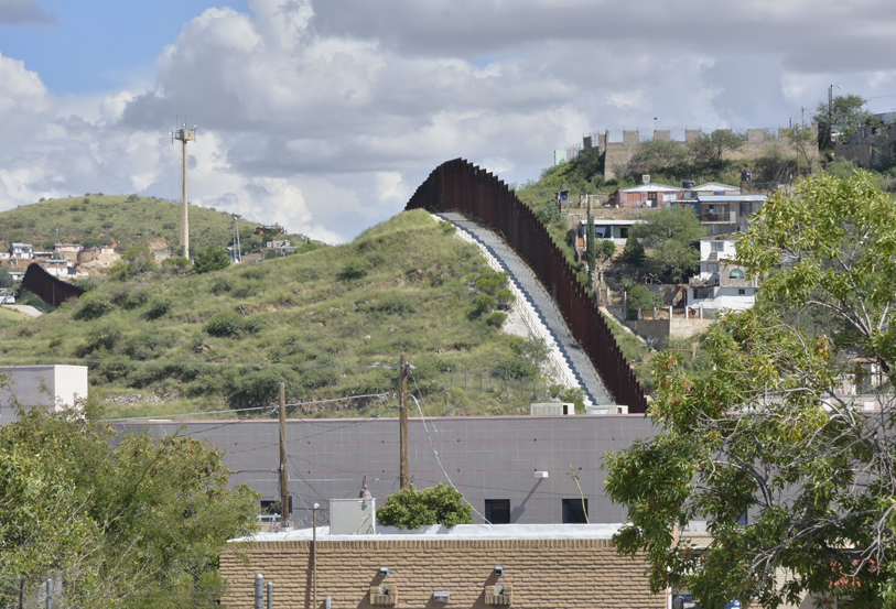 Le Mur: Frontière U.S./Mexique, Nogales, septembre 2015
Keywords: nogales;mur frontière;frontière AZ mexique;Nogales frontière;photo christine prat;photo ©Christine Prat