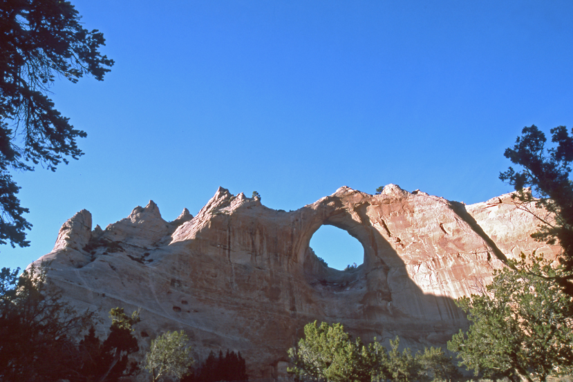 Window Rock, name of the rock and of the Capital City of the Navajo Nation
Keywords: Window Rock;Navajo Nation;Arizona;©photo Christine Prat