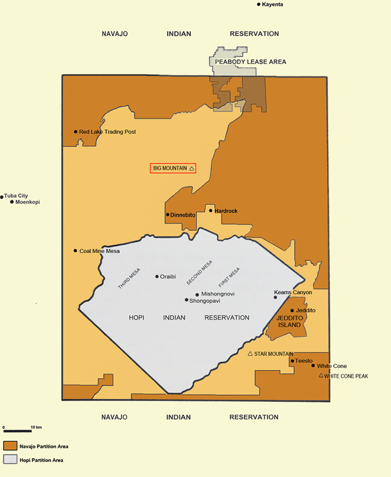 JUA, Zone d'Utilisation Commune, 1882
Zone utilisée par les Hopis et les Navajos avant la partition, en jaune zone attribuée aux Hopis en 1974
Keywords: Big Mountain;big mountain;black mesa;Black Mesa;peabody coal;Peabody Coal;Hopi;Navajo