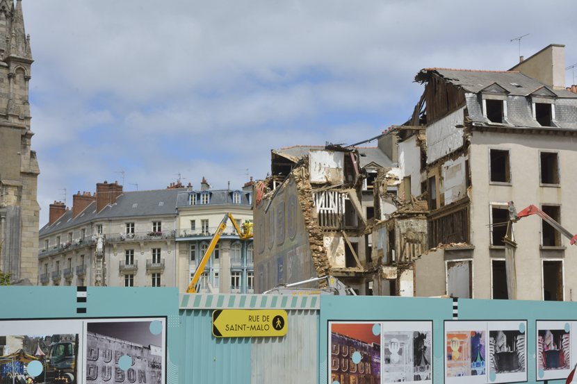 Destruction. Rennes, place Sainte-Anne, 17 juin 2014
Keywords: Rennes;destructions;destruction de la vieille ville de Rennes;photo ©Christine Prat